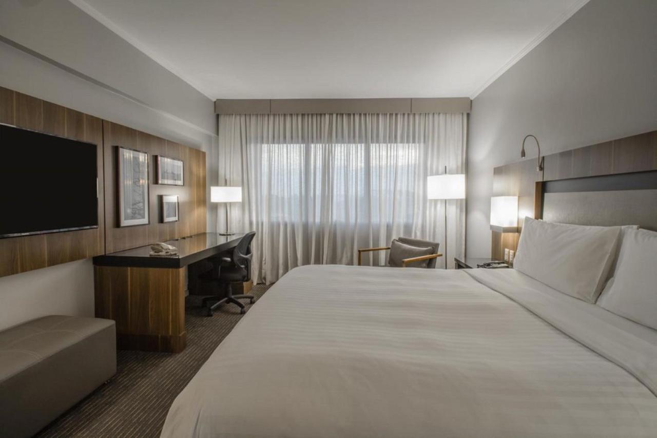Marriott Sao Paulo Airport Hotel Guarulhos Dış mekan fotoğraf A typical guest room at the Hilton Garden Inn