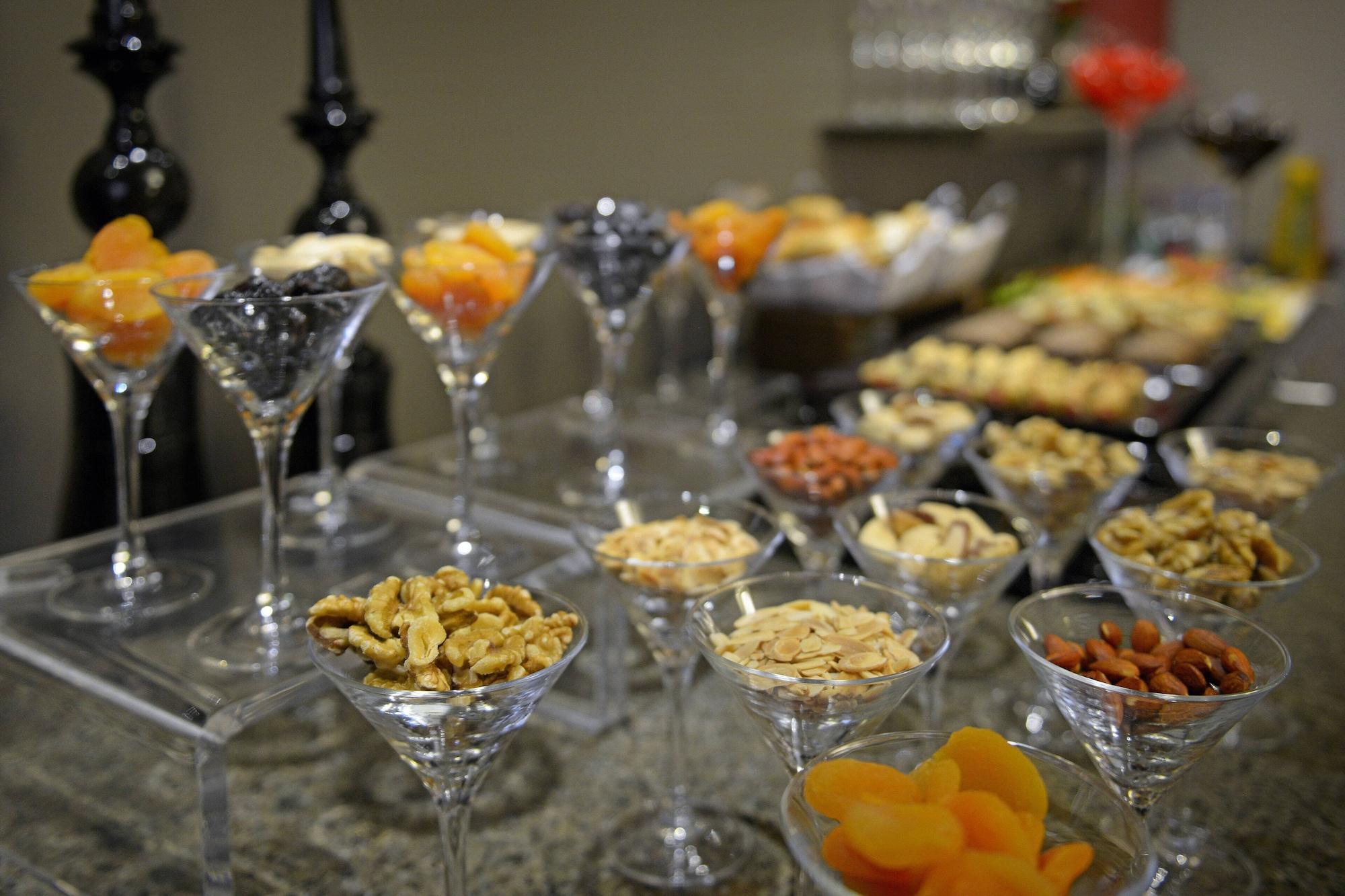 Marriott Sao Paulo Airport Hotel Guarulhos Dış mekan fotoğraf A selection of canapés