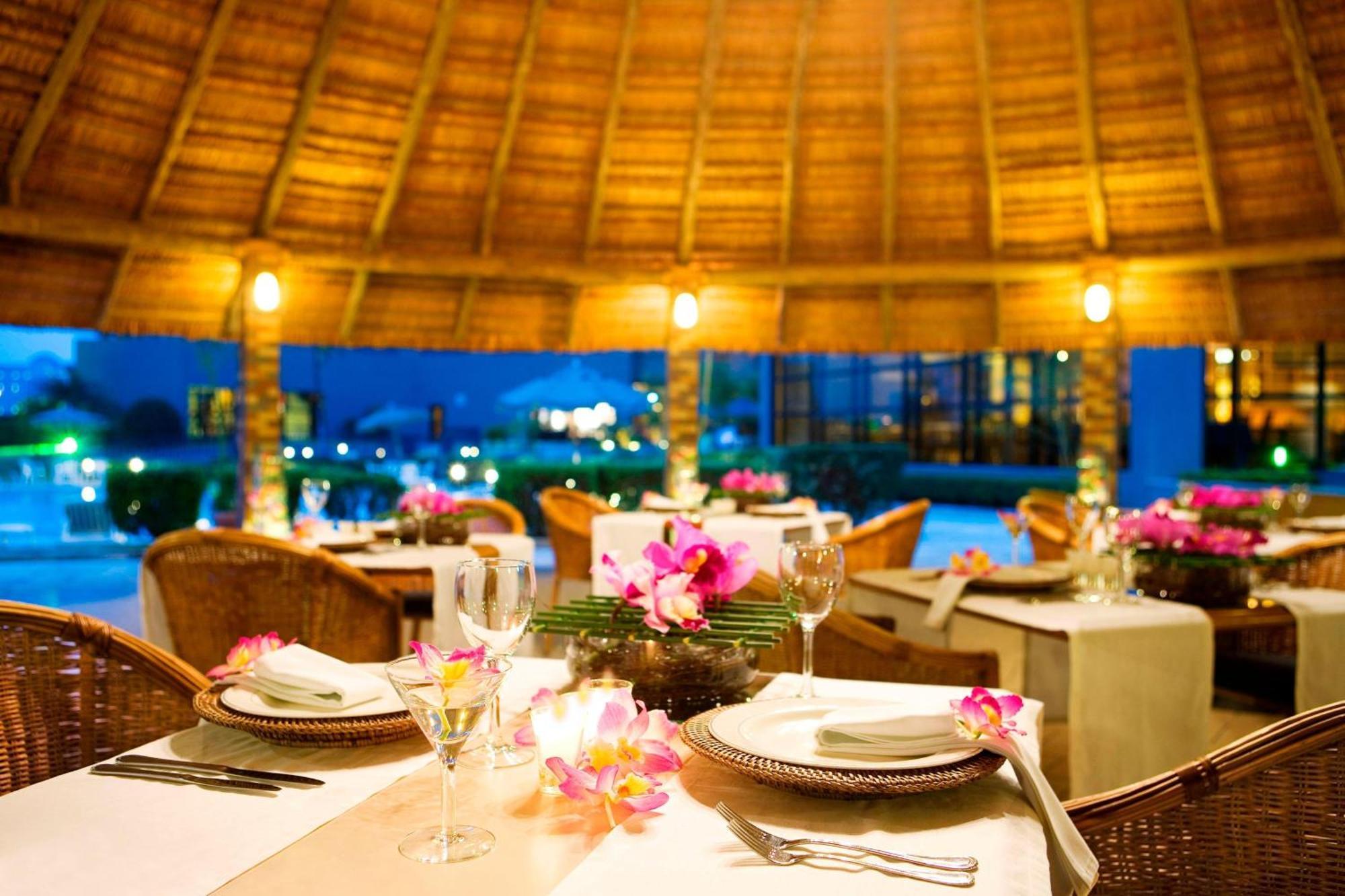Marriott Sao Paulo Airport Hotel Guarulhos Dış mekan fotoğraf The restaurant at the Royal Island Resort & Spa